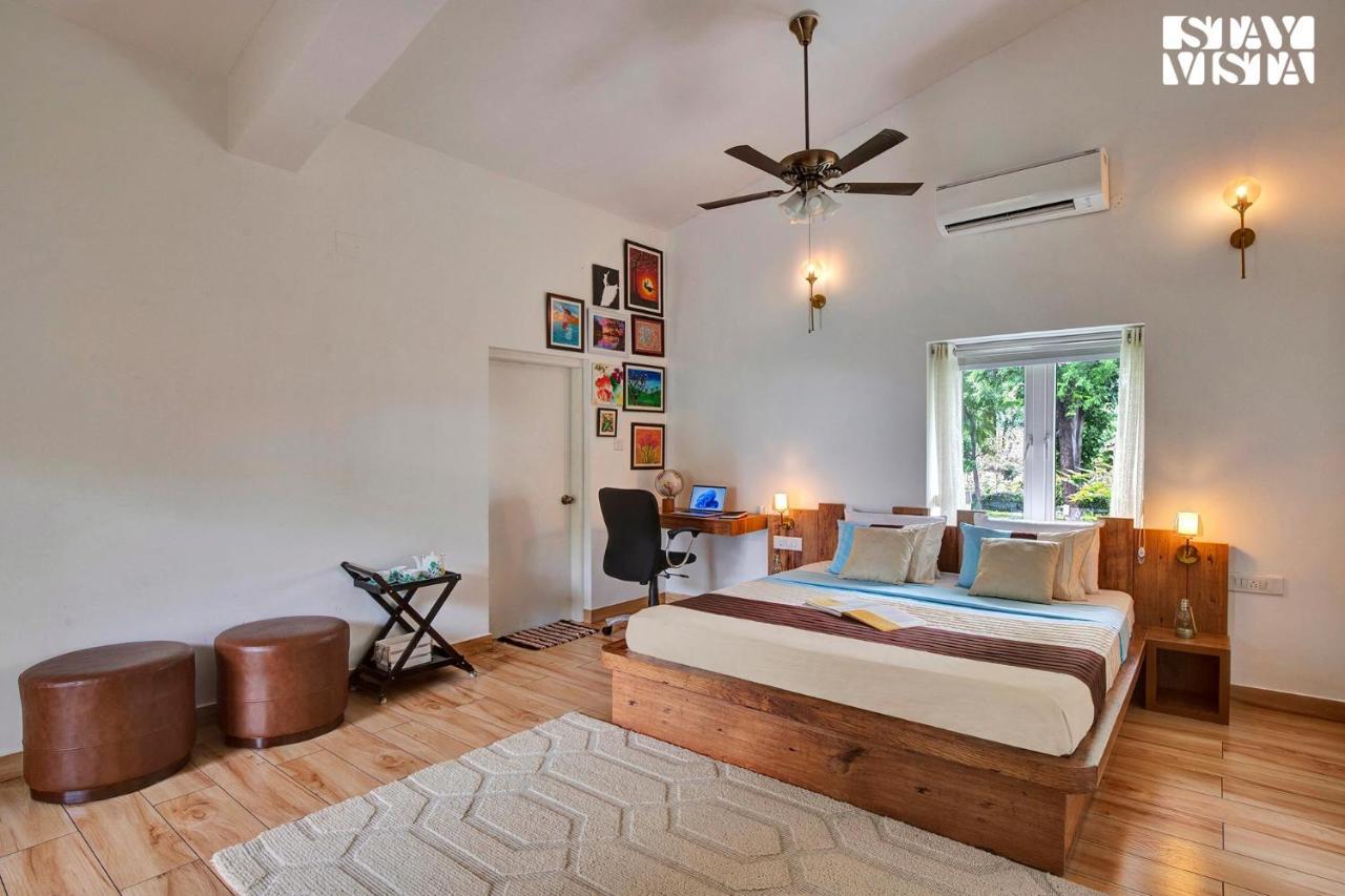Stayvista At Idyllic Farmhouse - A Glasshouse With Outdoor Pool Gurgaon Exterior foto